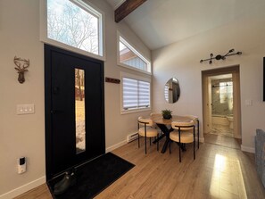 Dining - Bamboo Retreat - Elegant Mountain, Hot Tub & Fire Pit (East Stroudsburg)