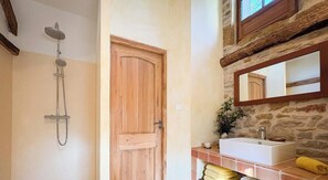 Shower - Le Hameau du Quercy - Natur'ailes (FRONTENAC)