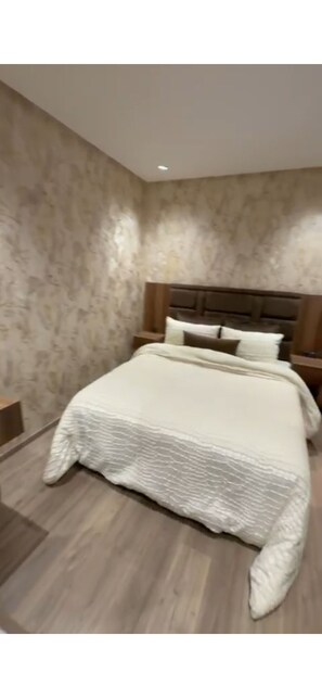 2 bedrooms, iron/ironing board, Internet, bed sheets - A calm night in heart of Casablanca (Casablanca)