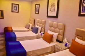 Habitació quàdruple Comfort, pati, vistes al jardí | Spa
