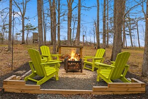 Property grounds - GlampingDome + Ponds Cabin retreat near Capacon State Park in Berkeley Spring WV (Berkeley Springs)