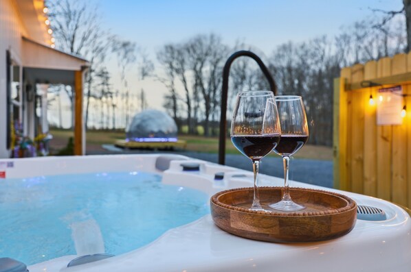 Outdoor spa tub