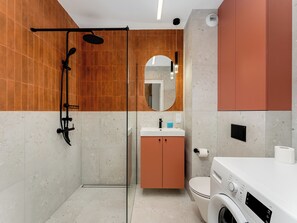 Douche, sèche-cheveux, serviettes fournies