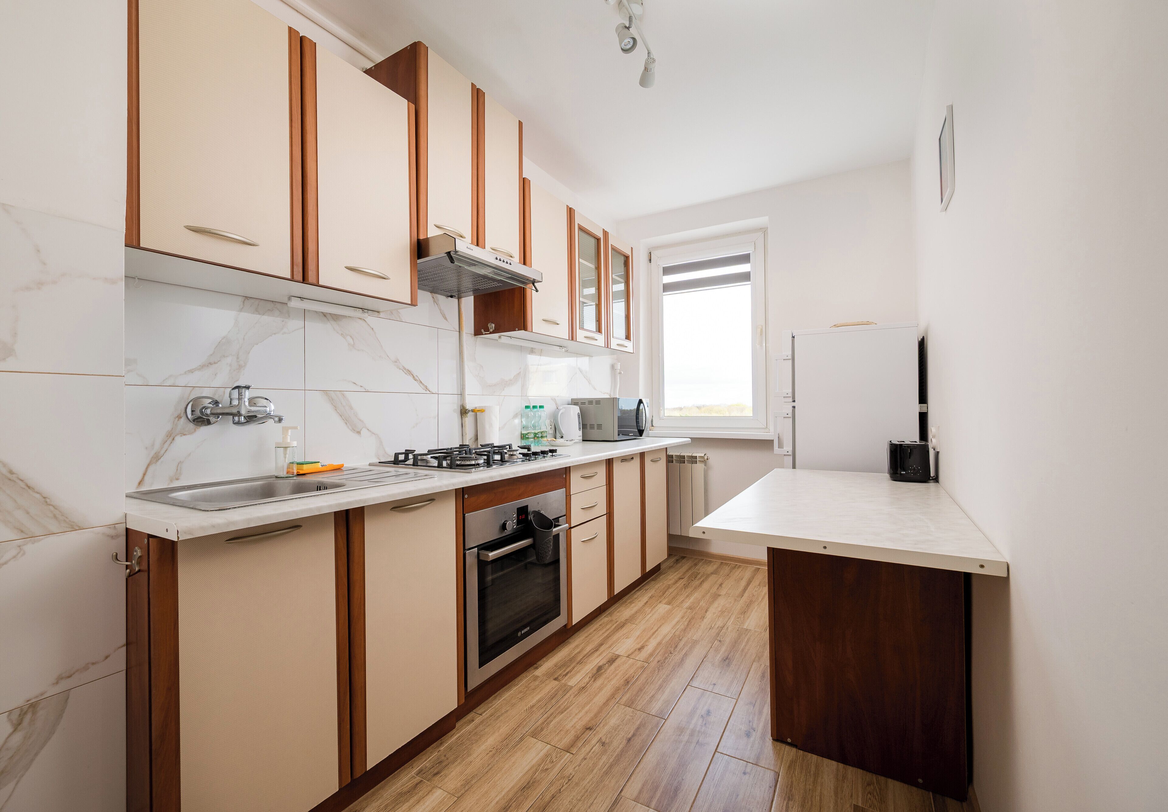 Refrigerador, microondas, horno, placa de cocina