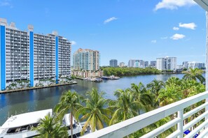 Water view - 1 Bedroom  Suite with intracoastal view (Fort Lauderdale)