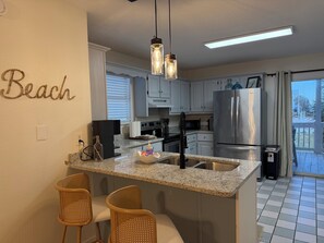 Private kitchen - Whale Hello There . Gulf Coast Retreat . Walk to Beach . 2 Bed Duplex (Gulf Shores)