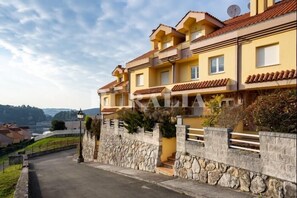 Exterior - La Nogalera B4 - chalet with sea views in Ribadesella, Northern Spain (Ribadesella)