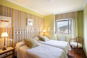 4 bedrooms, iron/ironing board - La Nogalera B4 - chalet with sea views in Ribadesella, Northern Spain (Ribadesella)