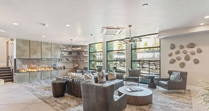 Black Rock 418 | 2BR Mountain Retreat with Pool & Hot Tub