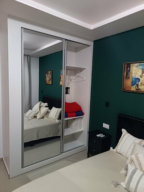 2 bedrooms, iron/ironing board, internet, bed sheets - Modern Apartment Achada St Antonio Rua Principal AC, WIFI (Praia)