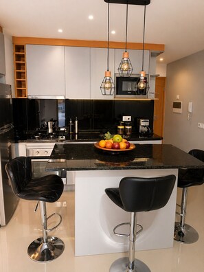 Private kitchen - Modern Apartment Achada St Antonio Rua Principal AC, WIFI (Praia)