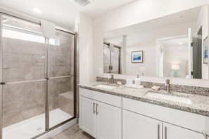 Shower, hair dryer, towels, shampoo - Miss Shell at Lighthouse Bay | Walk to Beach (Ocean City)