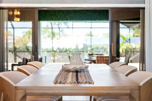 Dining - Gulfstream Getaway | Vesteva Rentals | Gulf Access Canal | Coastal Flair (Cape Coral)