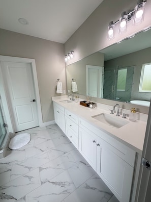 Bathroom - Newly Built Modern 3 BR Townhouse - Minutes to Downtown (Houston)