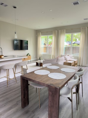 Dining - Newly Built Modern 3 BR Townhouse - Minutes to Downtown (Houston)