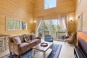 Living area - Modern Cabin Nestled in the Smoky Mountains (Sevierville)