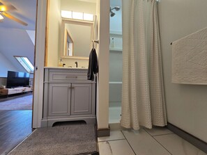 Bathroom - Serene Hilltop Retreat with 2 Private Suites & City Views (Pittsburgh)