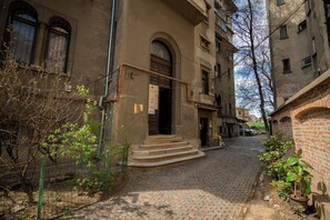 Exterior - Colibri Apartment w. AC (Bucharest)