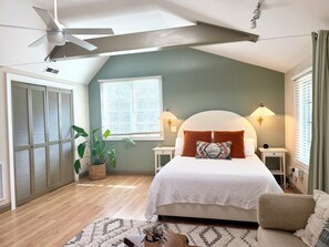 Iron/ironing board, free WiFi, bed sheets - Private Peaceful Studio Guest House by the Intracoastal Waterway (Wilmington)