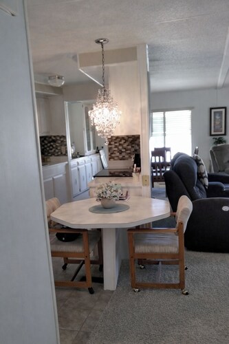 Lakefront Retreat • Patio + Grill • Pet Friendly