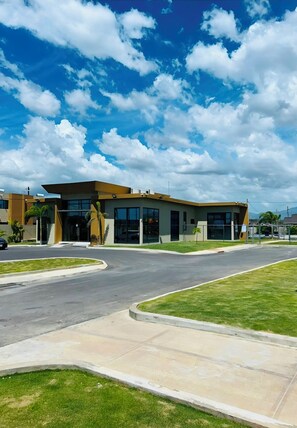 Property grounds - Sunny Retreat Oak Estates (Portmore)