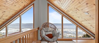 Lakefront! Private Dock! Water toys! Sleeps 14!