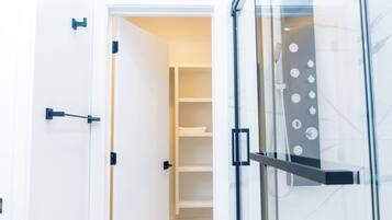 House, 4 Bedrooms, Patio | Interior