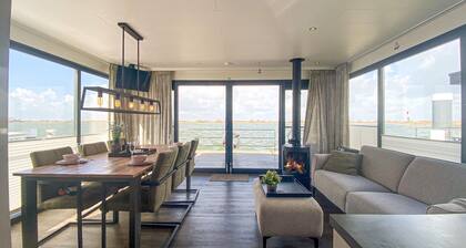 Schönes Schiff mit 2 Schlafzimmern in Lelystad