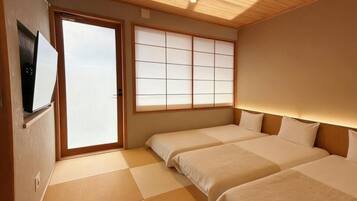 Blackout curtains, free WiFi