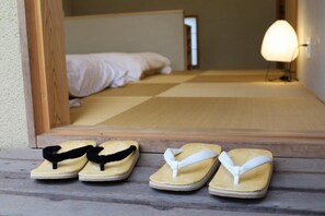 Blackout drapes, free WiFi - Kansai Airport Hotel Pine Villa  (Izumisano)