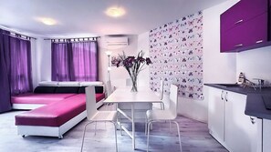 Dining - PoolView XL-1-BedroomApartment in Rose Garden with Free Parking and Pool (Balchik)