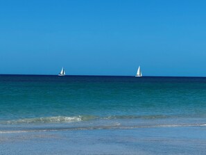Solstolar och strandhanddukar