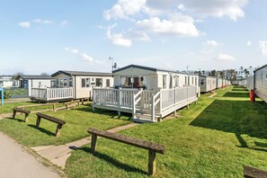 Exterior - Scarborough Seaside Cabin Escape (Scarborough)