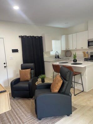 Microwave, oven, stovetop - Serenity Casita-Bakersfield (Bakersfield)