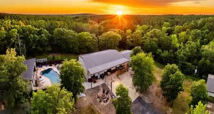 NEW Prism Pines | Lake, Pool & Outdoor Bar Kitchen