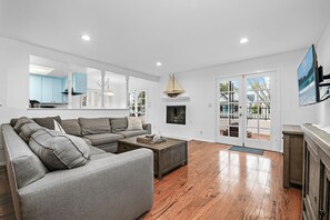 TV, fireplace - 4BR Coastal Home with Rooftop Deck Close to Balboa Beach (Newport Beach)