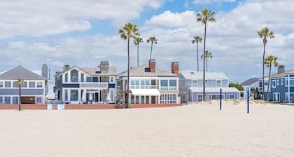 4BR Coastal Home with Rooftop Deck Close to Balboa Beach