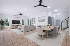 House - Cullen Bay Retreat Pool Balcony Marina Stroll (Darwin)