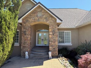 Exterior detail - Home With A View, Beautiful 3 Bedroom 4 Bath, Each Bedroom with Private Bath (Redding)