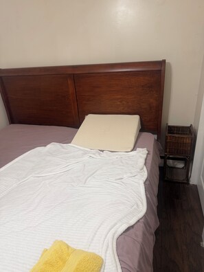 Room - Cozy 1-bedroom apartment in Trafford with AC close to Pittsburgh for draft (Trafford)