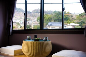 Habitación, vista a la colina | Interior