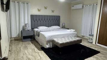 4 dormitorios, tabla de planchar con plancha, Internet y ropa de cama