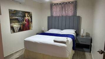 4 bedrooms, iron/ironing board, internet, bed sheets