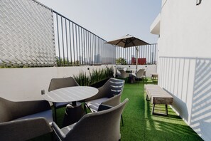 Outdoor dining - Roma Norte 2BR with Panoramic Rooftop and Security (Ciudad de México)