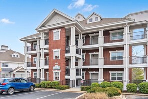 Exterior - 2 BR Golf Course View Condo, Outdoor Pool, Discounted Golf Rounds, Dog Friendly (Branson)