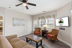 Smart TV - 2 BR Golf Course View Condo, Outdoor Pool, Discounted Golf Rounds, Dog Friendly (Branson)
