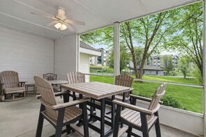 Outdoor dining - 2 BR Golf Course View Condo, Outdoor Pool, Discounted Golf Rounds, Dog Friendly (Branson)