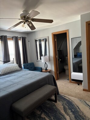 2 bedrooms, iron/ironing board, free WiFi, bed sheets - 2-bedroom duplex in Mt. Washington on quiet family street near Grandview Ave. (Pittsburgh)
