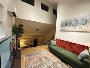 Living area - Cozy 3-bedroom chalet in Poconos Mountain lake community (Albrightsville)