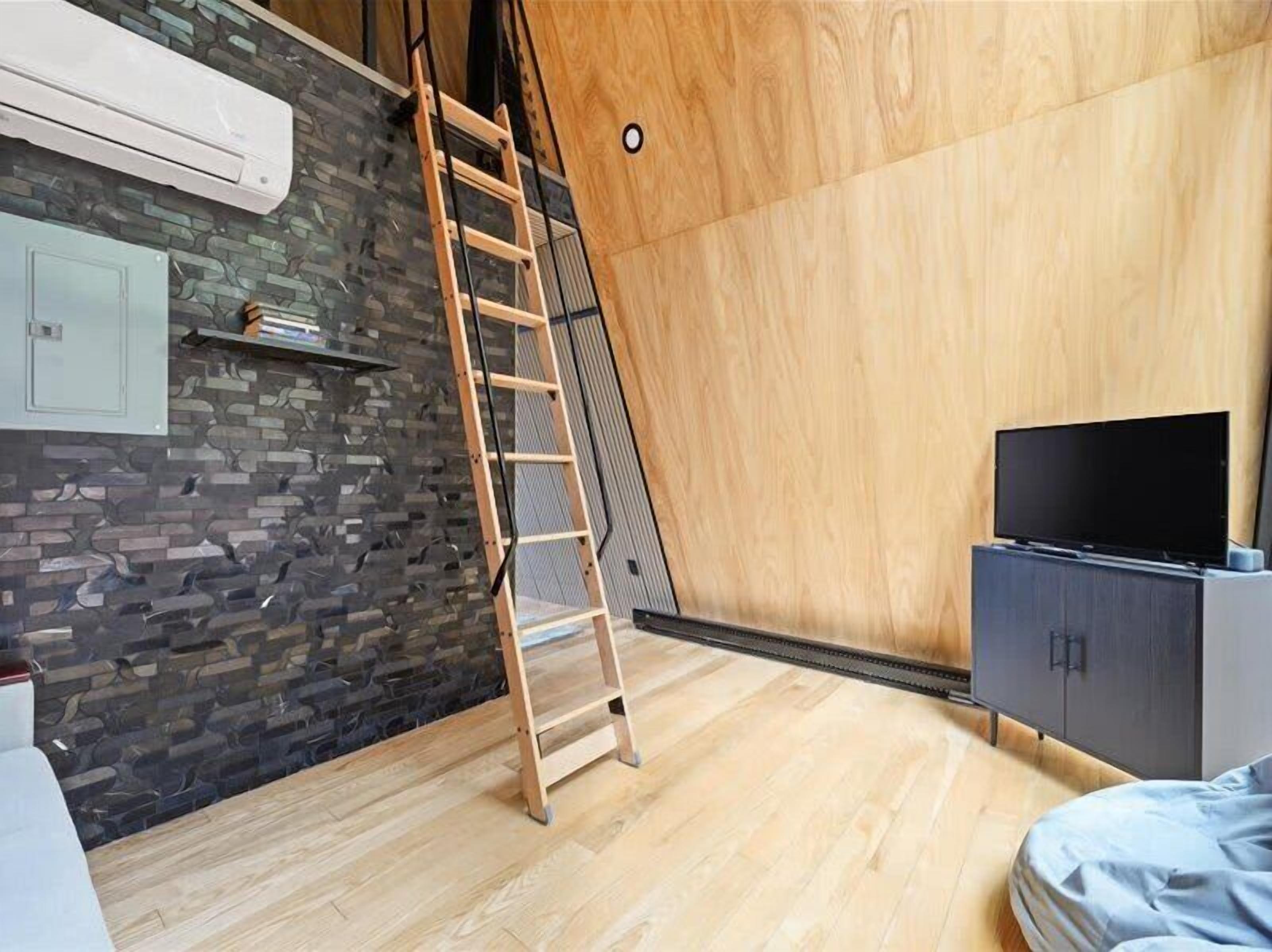 Téléviseur, bureau